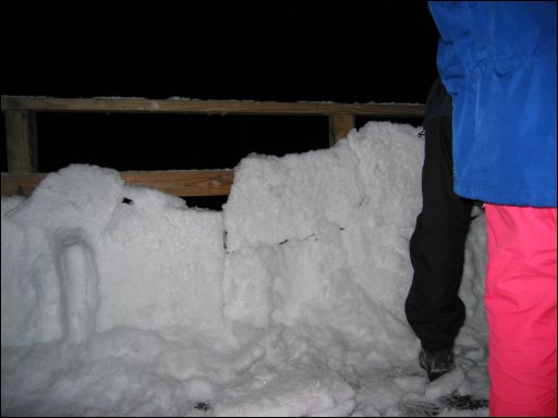 [03-snowdeckwall.jpg]