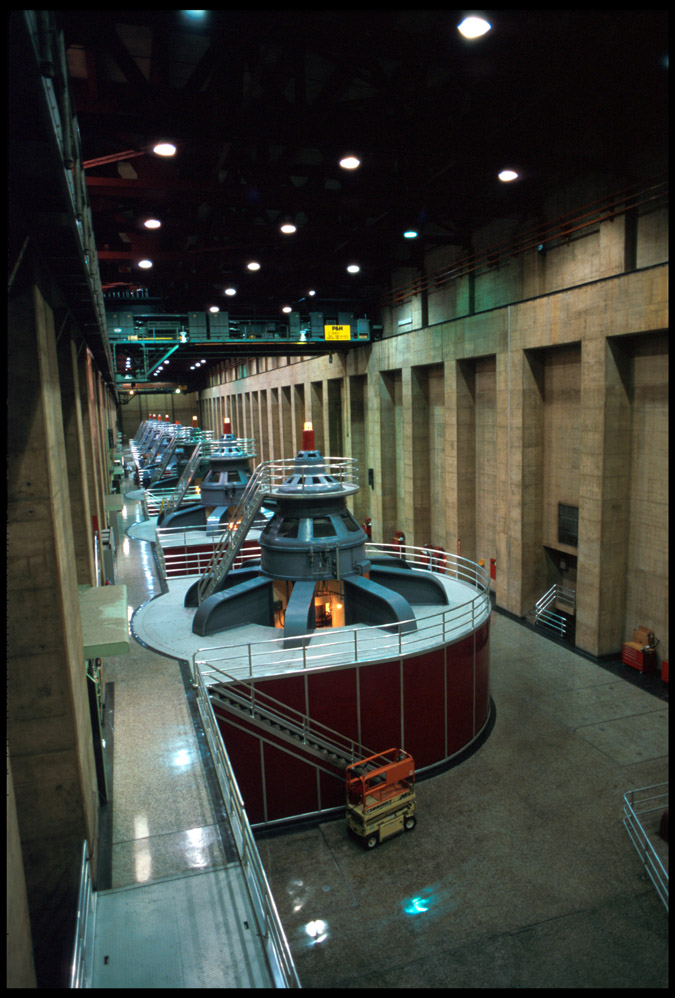 Hoover_dam_generators_1