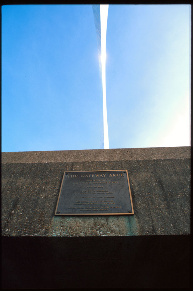 st_louis_arch_plaque