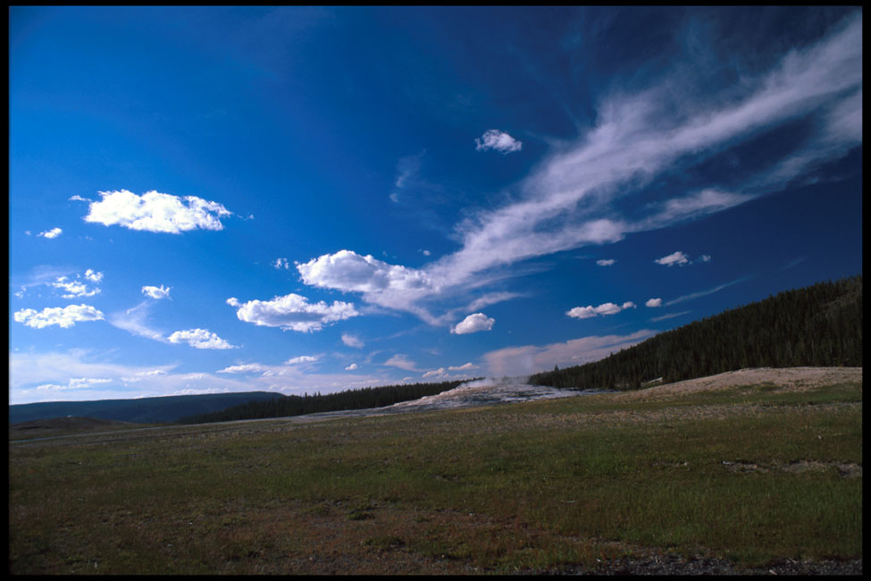 yellowstone_old_faithful_eruption_0