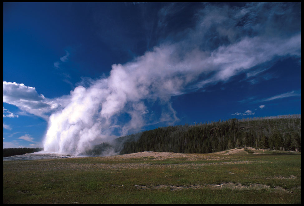 yellowstone_old_faithful_eruption_3