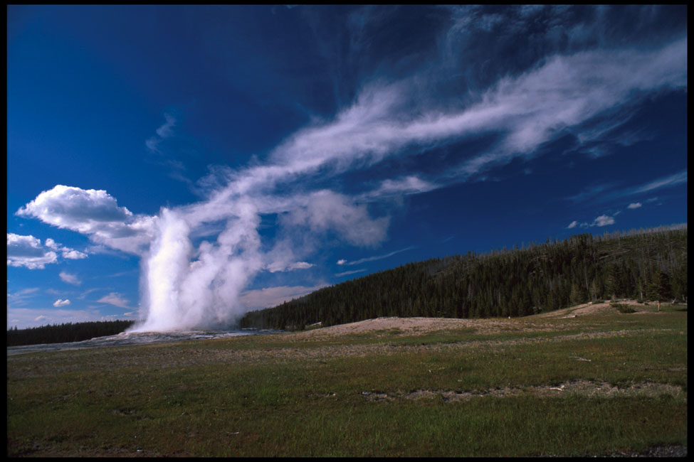 yellowstone_old_faithful_eruption_7