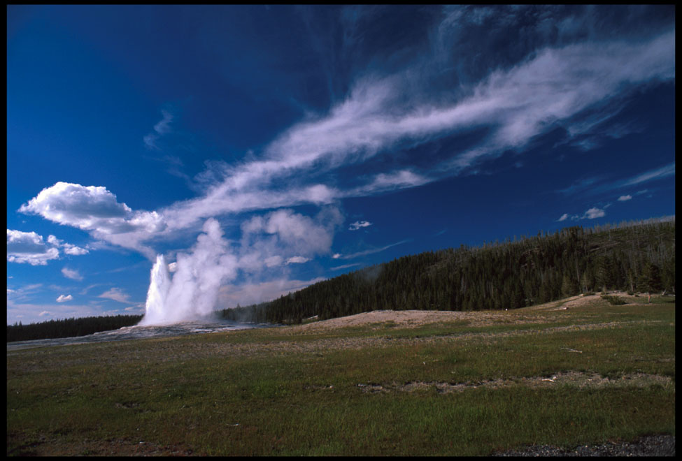 yellowstone_old_faithful_eruption_8