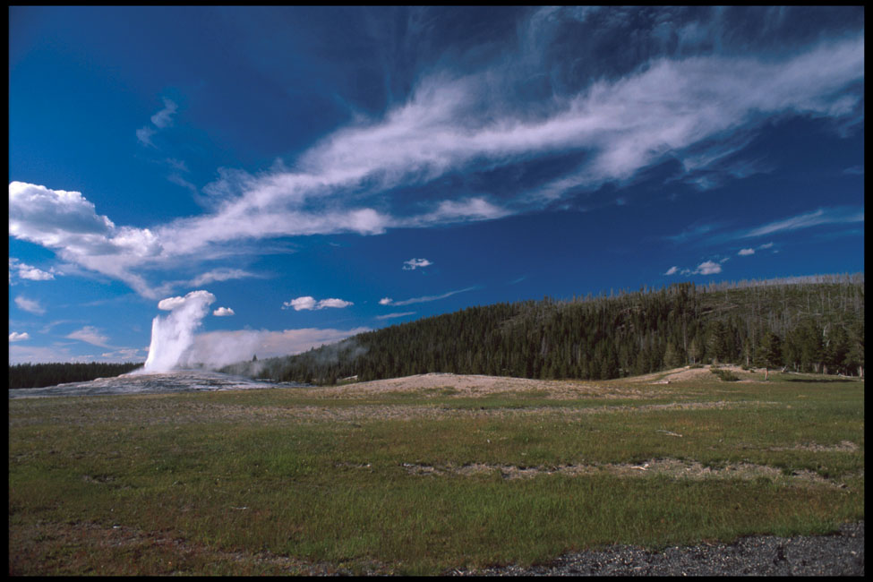 yellowstone_old_faithful_eruption_9